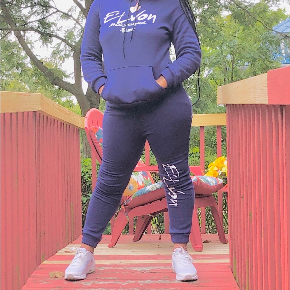 E’lvon sweatsuits